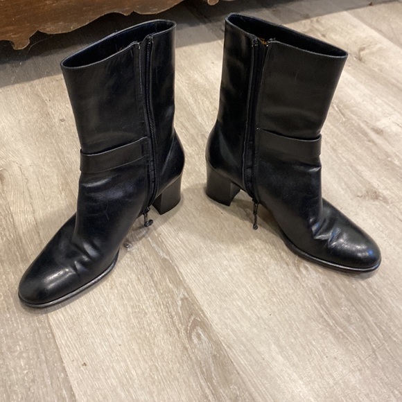 Great condition Ferragamo booties - Picture 2 of 6